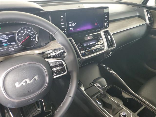 Photo of 2023 Everlasting Silver Kia Sorento