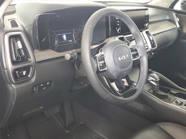 Photo of 2023 Everlasting Silver Kia Sorento