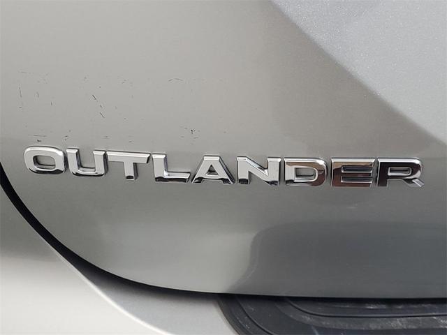 Photo of 2023 Silver Mitsubishi Outlander