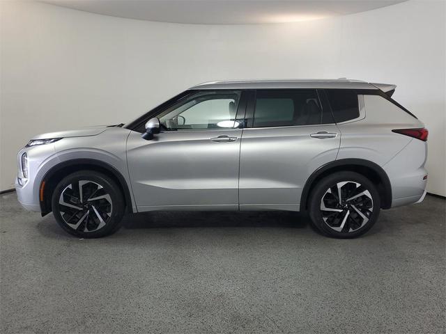 Photo of 2023 Silver Mitsubishi Outlander