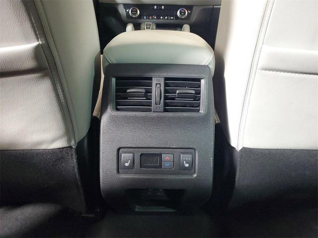 Photo of 2023 Silver Mitsubishi Outlander