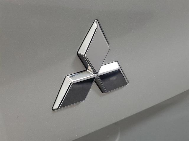 Photo of 2023 Silver Mitsubishi Outlander