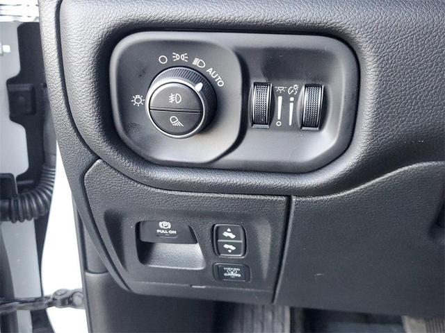 Photo of 2025 Bright White Clearcoat RAM 1500