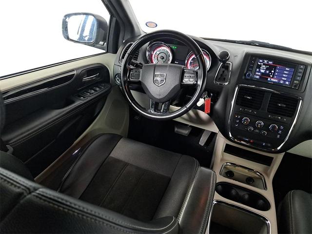 Photo of 2020 Granite Pearlcoat Dodge Grand Caravan