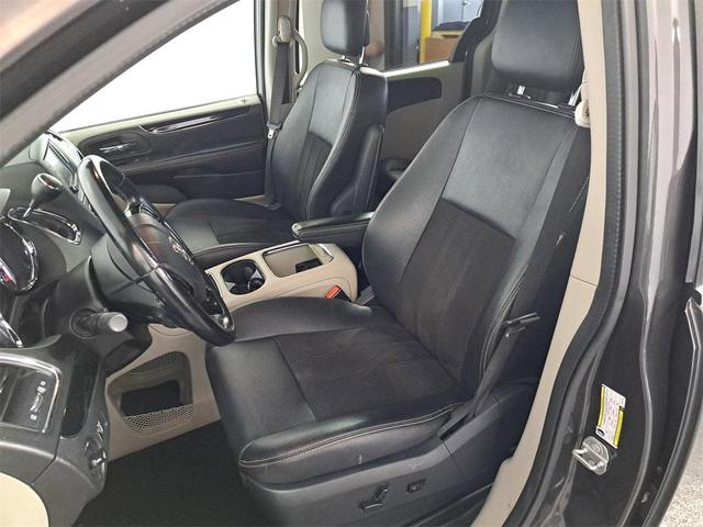 Photo of 2020 Granite Pearlcoat Dodge Grand Caravan