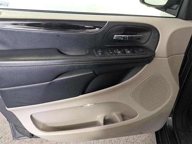 Photo of 2020 Granite Pearlcoat Dodge Grand Caravan
