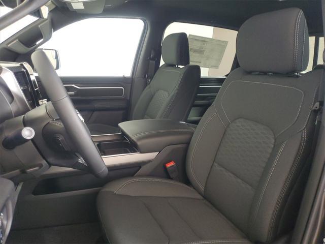Photo of 2025 Granite Crystal Metallic Clearcoat RAM 1500