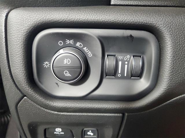 Photo of 2025 Granite Crystal Metallic Clearcoat RAM 1500