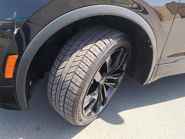 Photo of 2021 Deep Black Pearl Effect Volkswagen Tiguan
