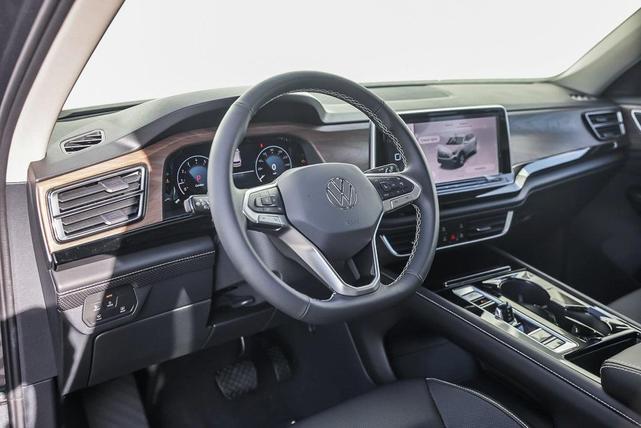 Photo of 2025 Platinum Gray Metallic Volkswagen Atlas