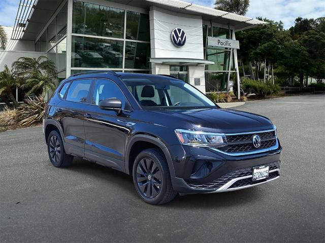 Photo of 2022 Deep Black Pearl Effect Volkswagen Taos