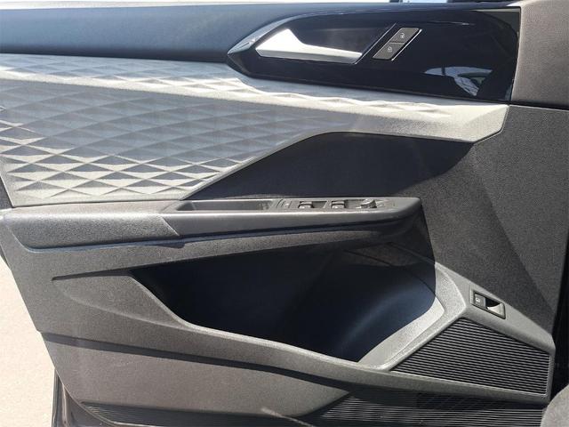 Photo of 2022 Deep Black Pearl Effect Volkswagen Taos