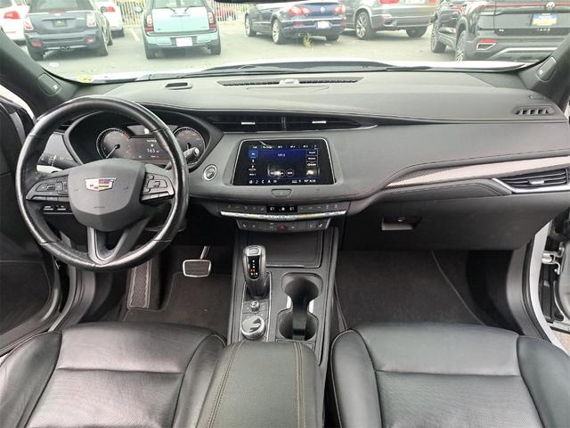 Photo of 2019 Radiant Silver Metallic Cadillac XT4
