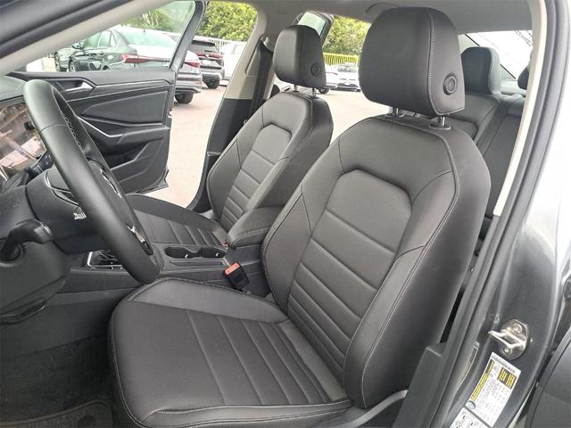 Photo of 2021 Platinum Gray Metallic Volkswagen Jetta
