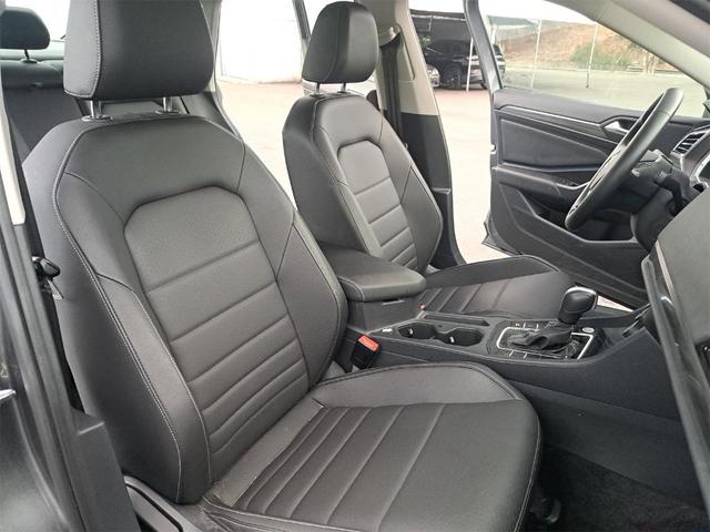 Photo of 2021 Platinum Gray Metallic Volkswagen Jetta