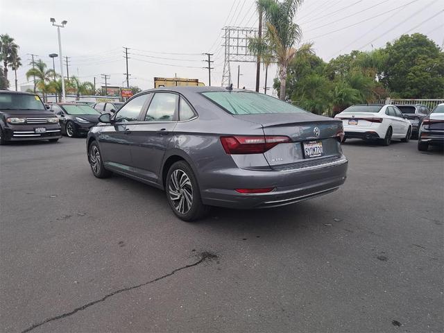 Photo of 2021 Platinum Gray Metallic Volkswagen Jetta