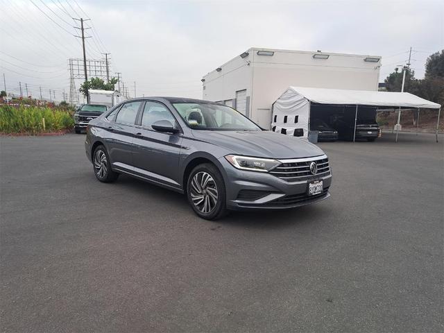 Photo of 2021 Platinum Gray Metallic Volkswagen Jetta