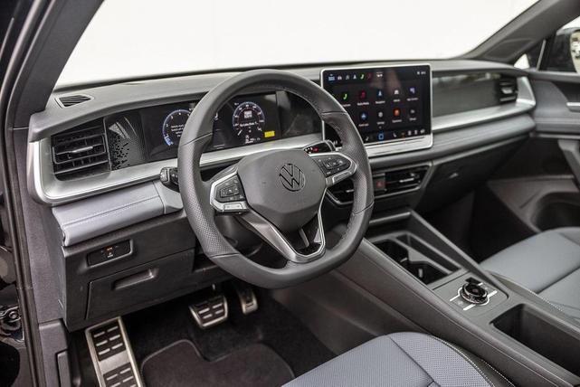 Photo of 2025 Deep Black Pearl Effect Volkswagen Tiguan