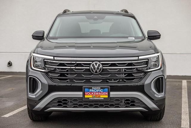 Photo of 2025 Pure Gray Volkswagen Atlas