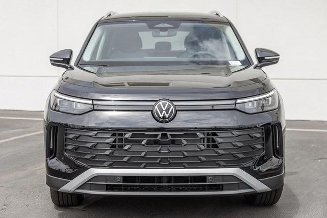 Photo of 2025 Deep Black Pearl Effect Volkswagen Tiguan