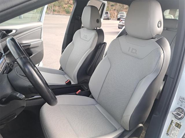 Photo of 2021 Glacier White Volkswagen ID.4