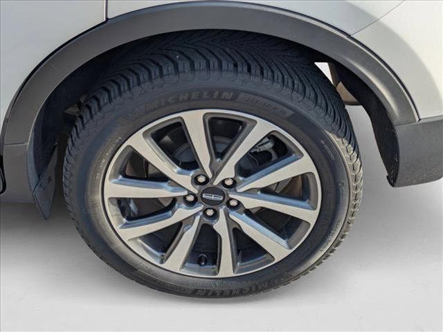 Photo of 2019 White Platinum Met Lincoln MKC