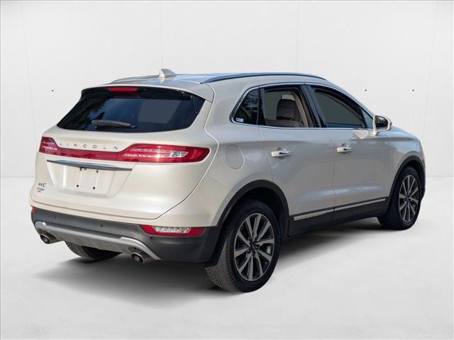 Photo of 2019 White Platinum Met Lincoln MKC