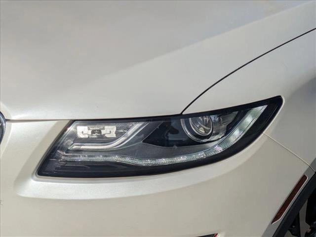 Photo of 2019 White Platinum Met Lincoln MKC