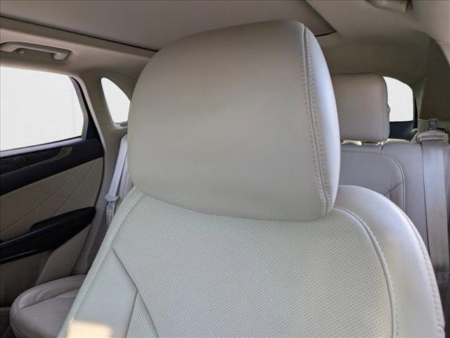 Photo of 2019 White Platinum Met Lincoln MKC