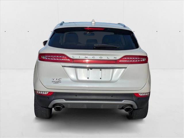 Photo of 2019 White Platinum Met Lincoln MKC