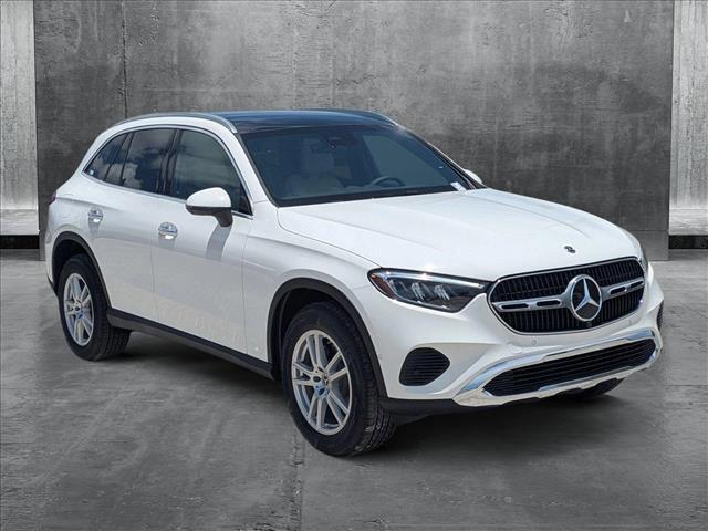 Photo of 2025 Polar White Mercedes-Benz GLC 300