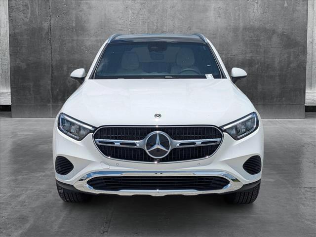 Photo of 2025 Polar White Mercedes-Benz GLC 300