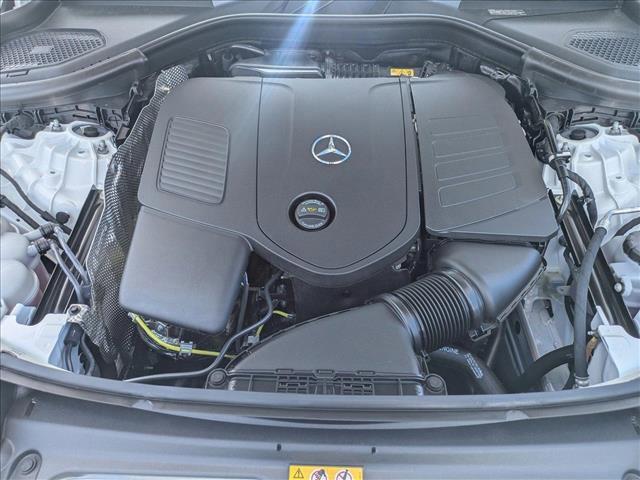Photo of 2025 Polar White Mercedes-Benz GLC 300