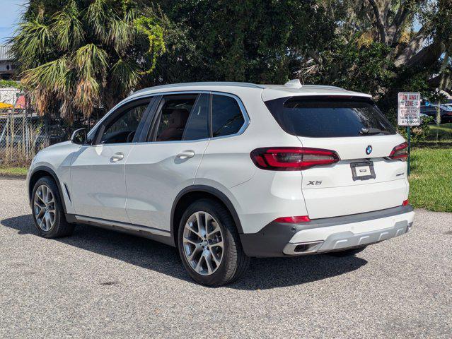 Photo of 2023 Alpine White BMW X5