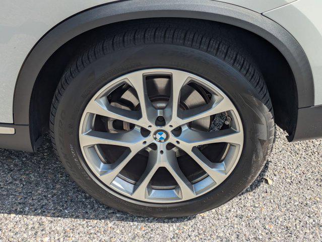 Photo of 2023 Alpine White BMW X5