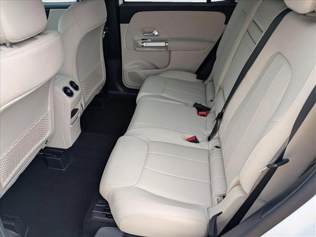 Photo of 2025 Polar White Mercedes-Benz GLB 250