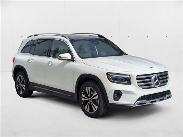 Photo of 2025 Polar White Mercedes-Benz GLB 250