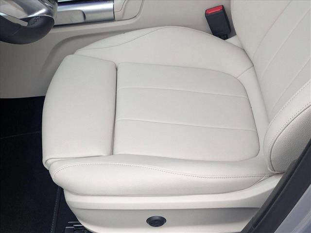Photo of 2025 Cirrus Silver Metallic Mercedes-Benz GLB 250