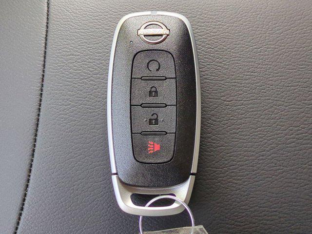 Photo of 2026 Gun Metallic/Scarlet Ember Tintcoat Nissan Kicks