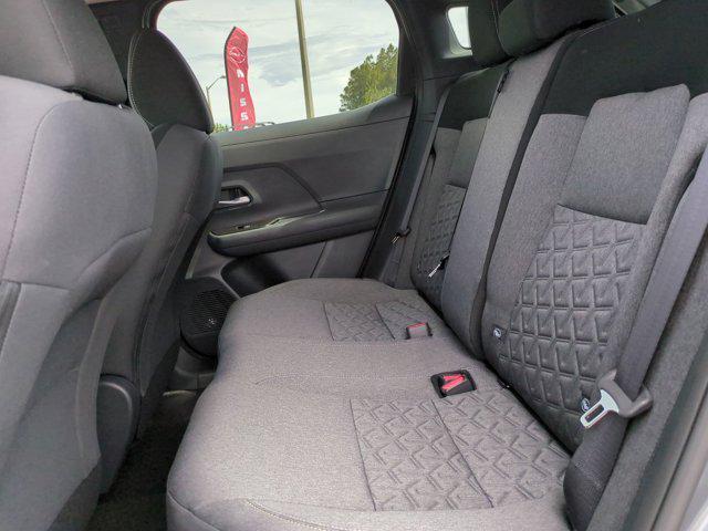 Photo of 2026 Gun Metallic/Scarlet Ember Tintcoat Nissan Kicks