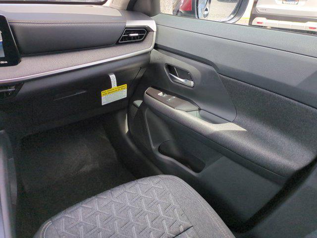 Photo of 2026 Gun Metallic/Scarlet Ember Tintcoat Nissan Kicks