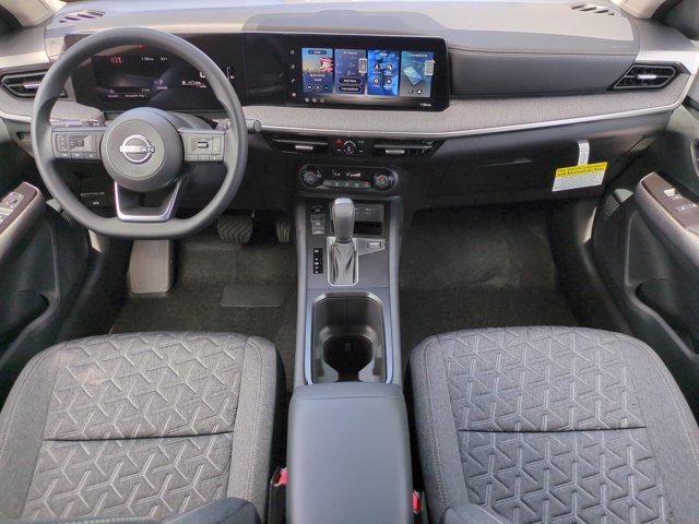 Photo of 2026 Gun Metallic/Scarlet Ember Tintcoat Nissan Kicks