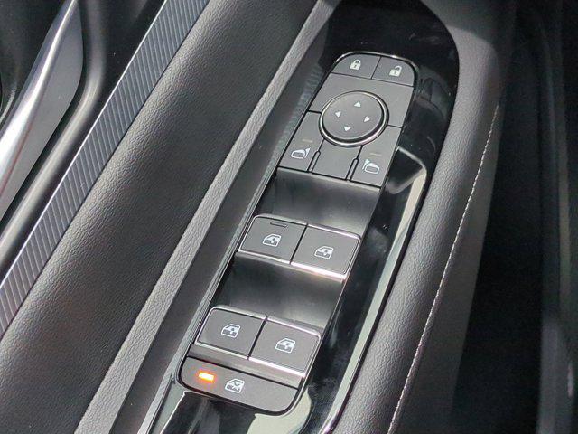 Photo of 2025 Everest White Pearl Tricoat Nissan Murano