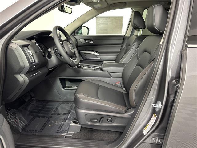 Photo of 2025 Gun Metallic Nissan Pathfinder