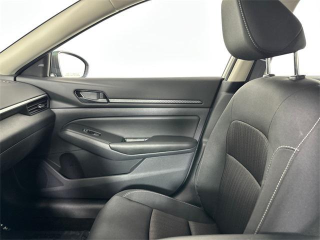 Photo of 2025 Glacier White Nissan Altima