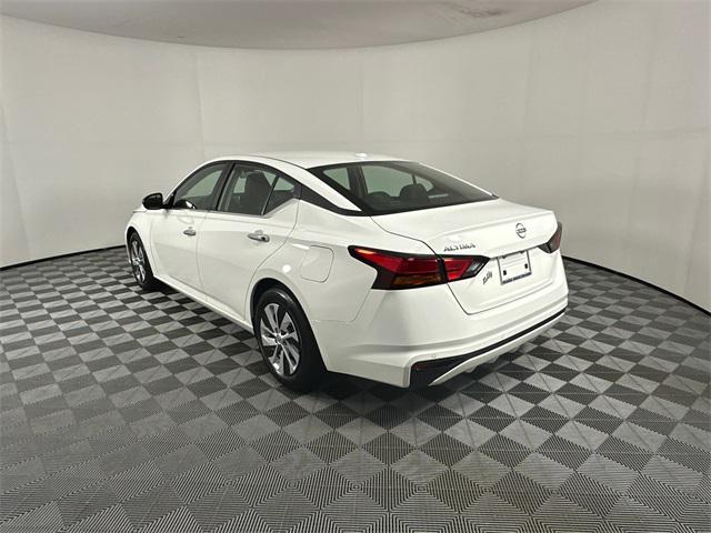 Photo of 2025 Glacier White Nissan Altima
