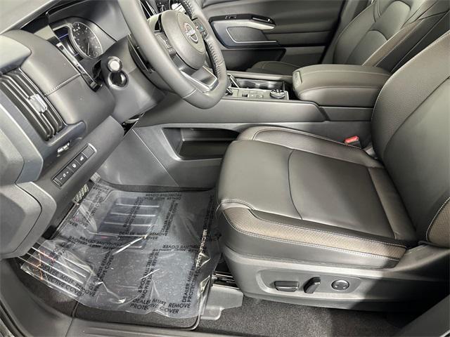 Photo of 2025 Super Black Nissan Pathfinder