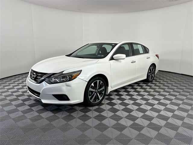 Photo of 2017 Pearl White Nissan Altima