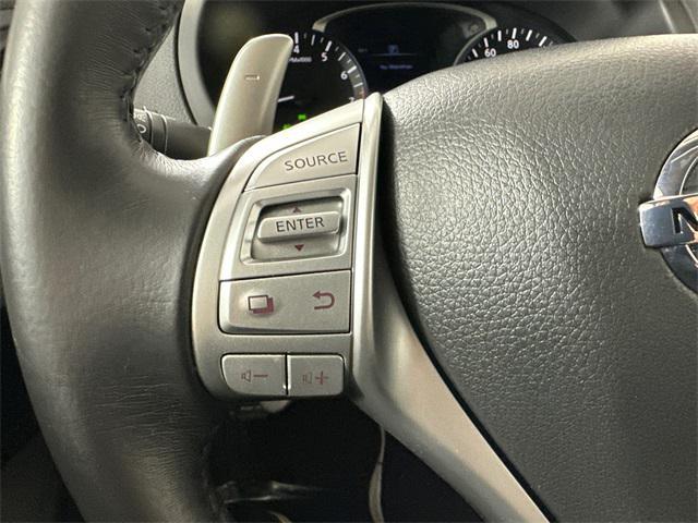 Photo of 2017 Pearl White Nissan Altima