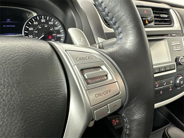 Photo of 2017 Pearl White Nissan Altima